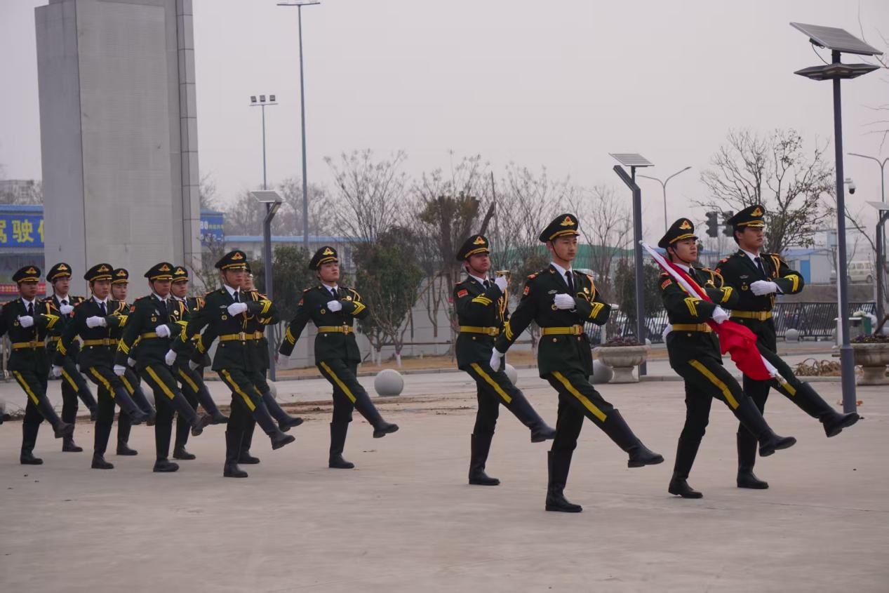 青春筑梦新时代 红旗飘扬向未来